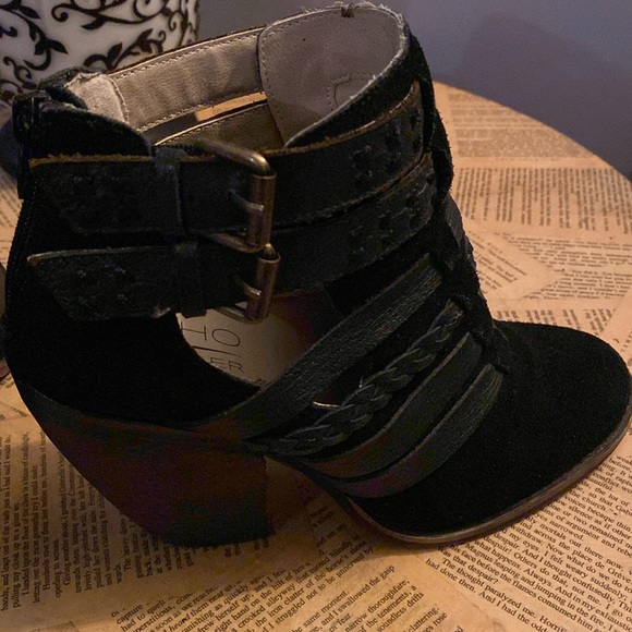 🎃 Soho Cobbler Suede & Leather cutout booties - Picture 5 of 10